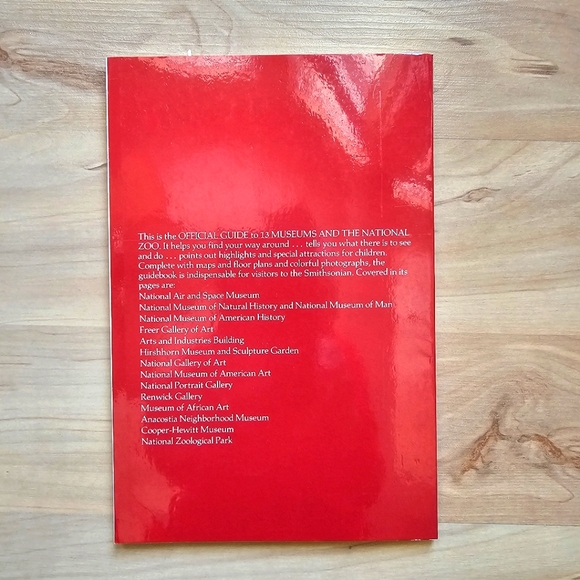 Softcover Official Guide to the Smithsonian - Picture 2 of 5